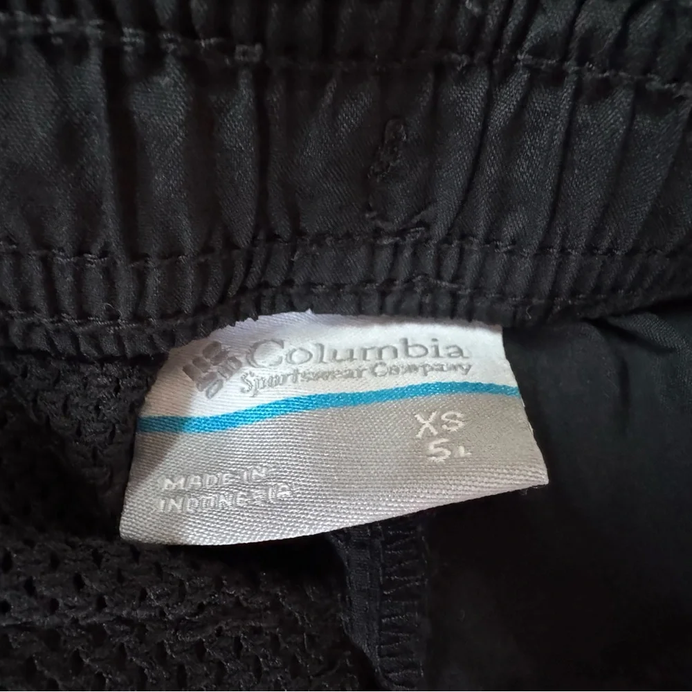 Columbia Women's Black Athletic Shorts - Picture 3 of 3